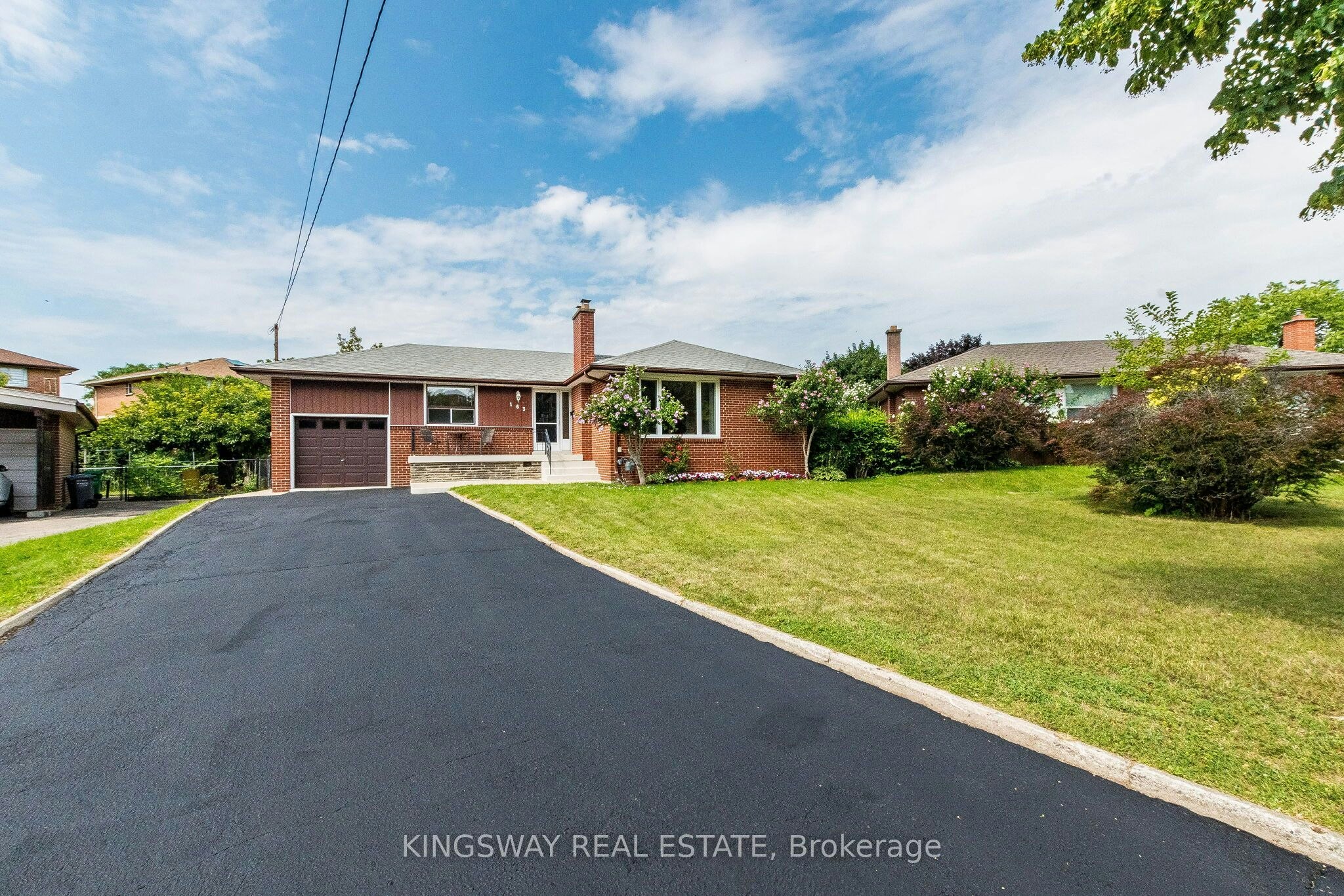 163 Floradale Drive, Mississauga, ON, L5B 1G2