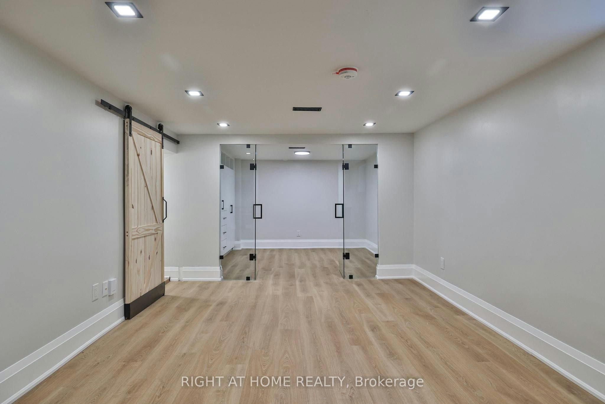 Lower-248 Garden Avenue, Toronto, ON, M6R 1J3 - 4
