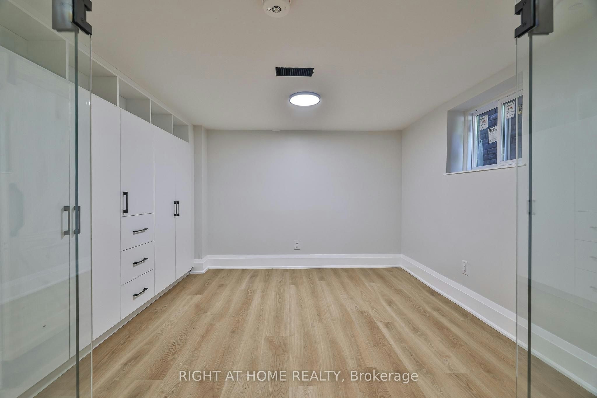 Lower-248 Garden Avenue, Toronto, ON, M6R 1J3 - 6