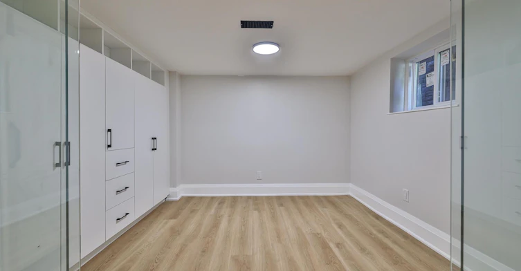 Lower-248 Garden Avenue, Toronto, ON, M6R 1J3 - 6