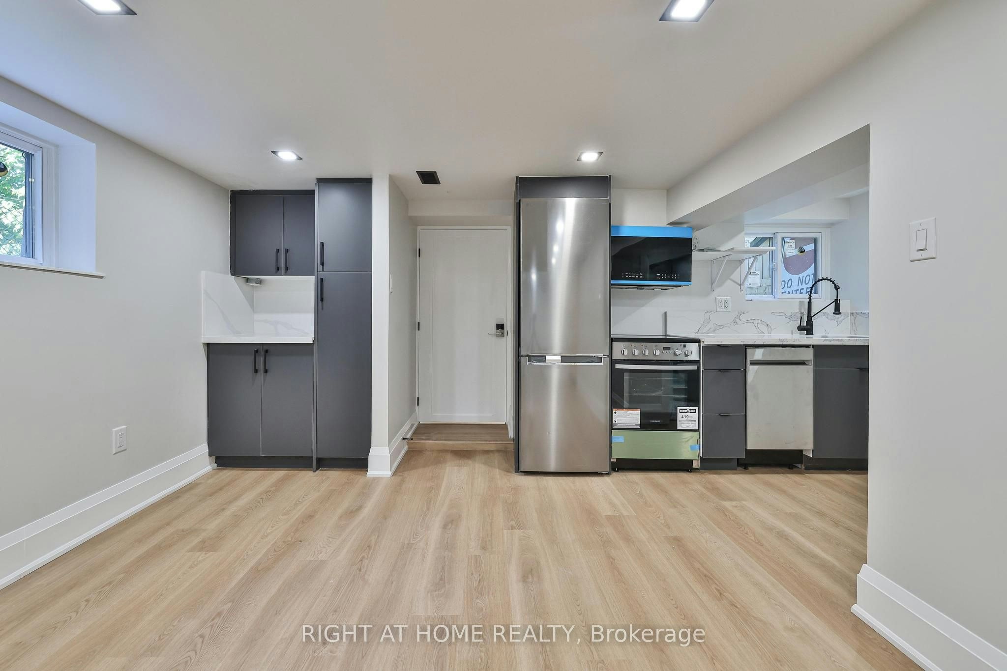 Lower-248 Garden Avenue, Toronto, ON, M6R 1J3 - 13