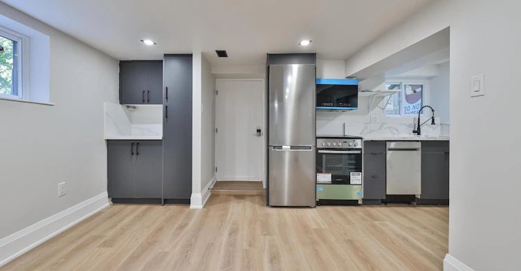 Lower-248 Garden Avenue, Toronto, ON, M6R 1J3 - 13