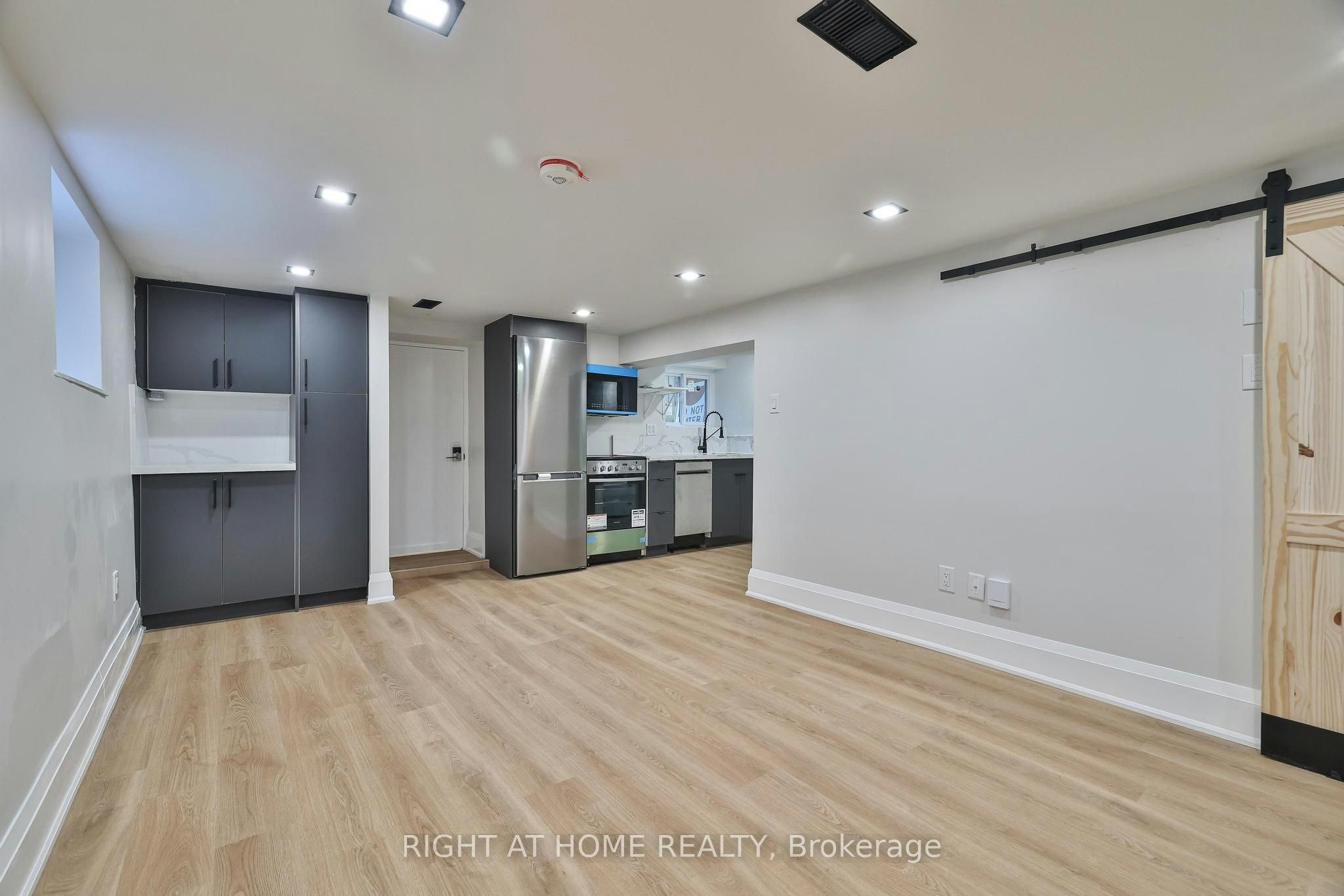 Lower-248 Garden Avenue, Toronto, ON, M6R 1J3 - 12