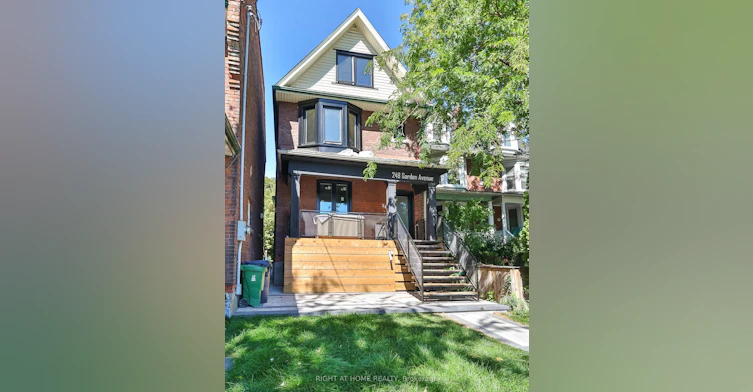 Lower-248 Garden Avenue, Toronto, ON, M6R 1J3