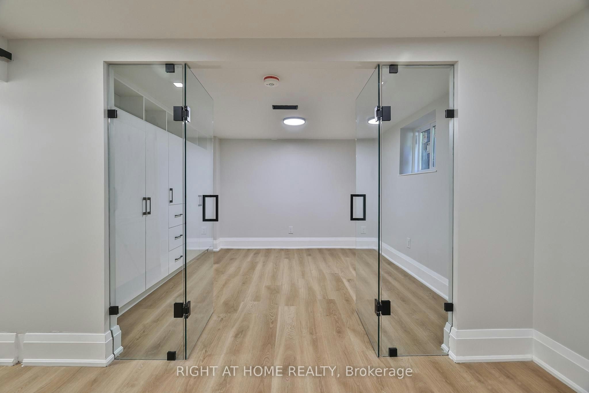 Lower-248 Garden Avenue, Toronto, ON, M6R 1J3 - 5