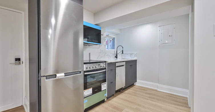 Lower-248 Garden Avenue, Toronto, ON, M6R 1J3 - 10