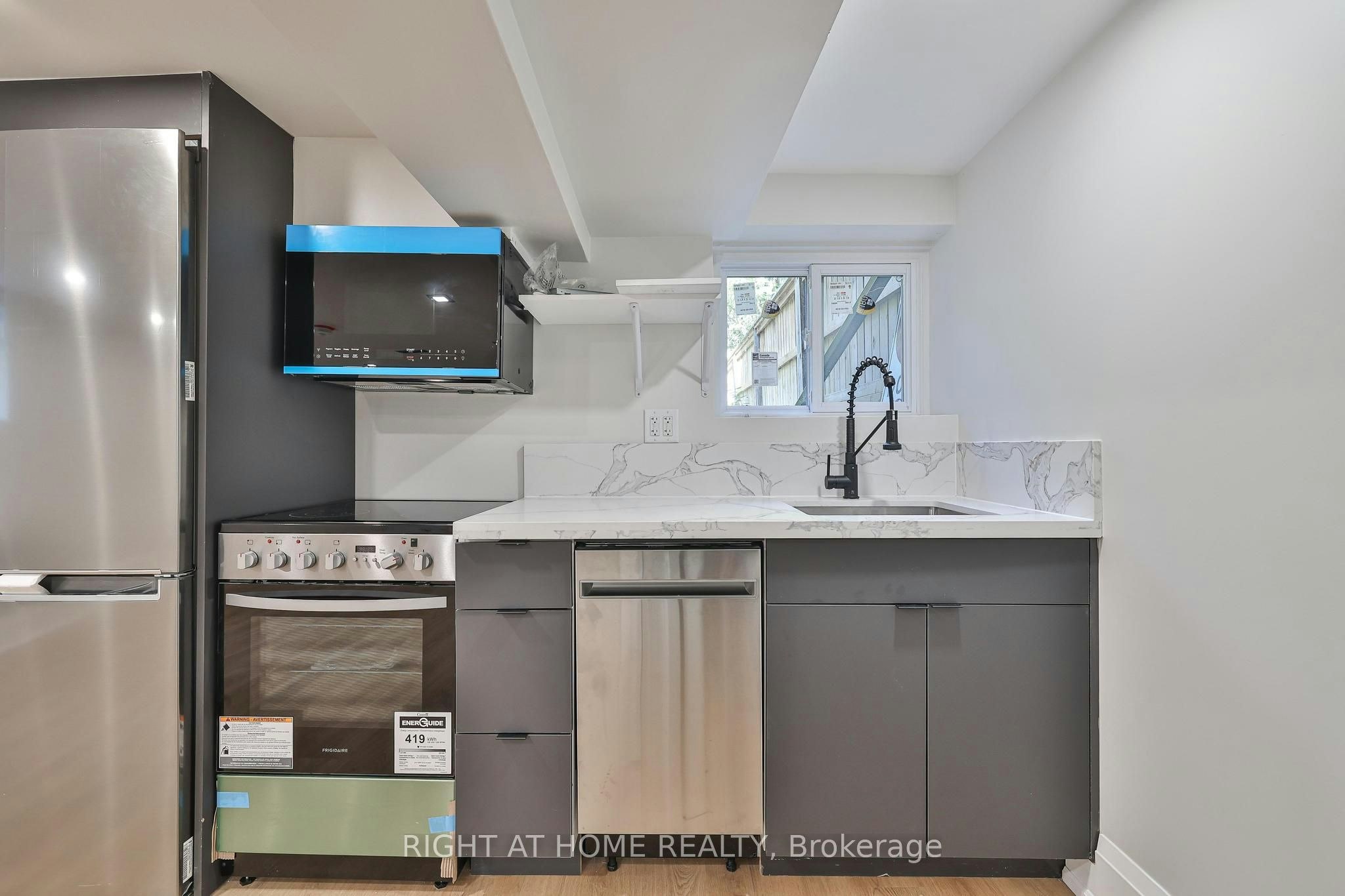 Lower-248 Garden Avenue, Toronto, ON, M6R 1J3 - 11