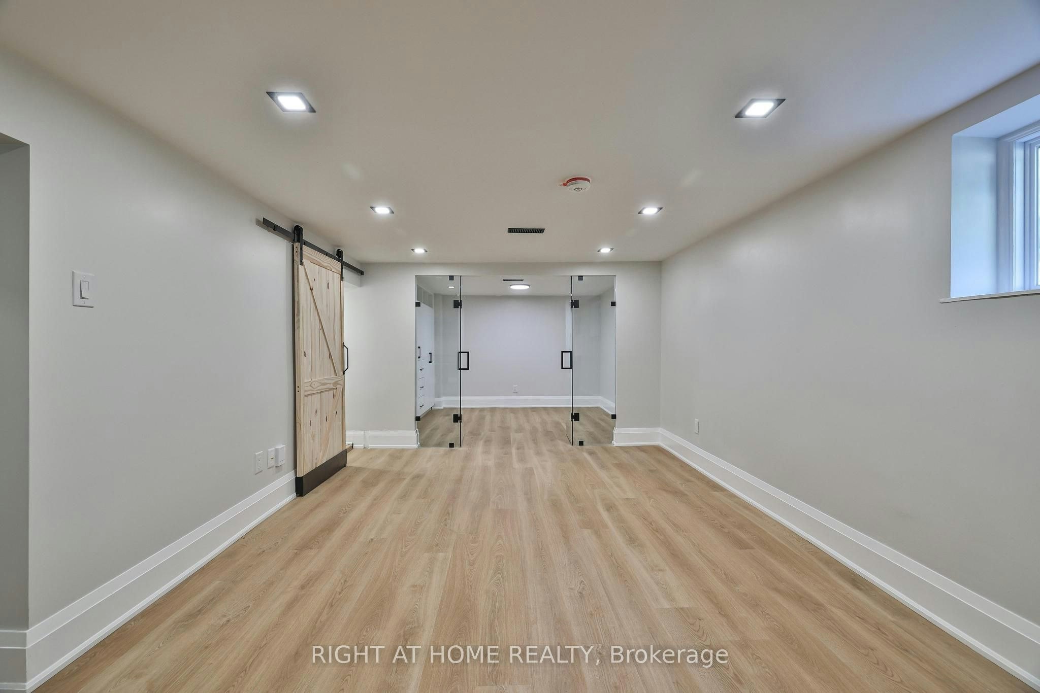 Lower-248 Garden Avenue, Toronto, ON, M6R 1J3 - 2