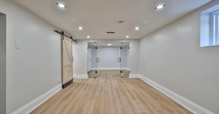 Lower-248 Garden Avenue, Toronto, ON, M6R 1J3 - 2