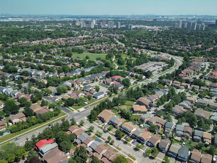 2 Lindridge Avenue, Brampton, ON, L6S 3W9 - 37