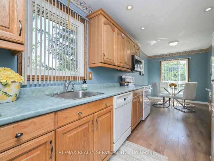 2 Lindridge Avenue, Brampton, ON, L6S 3W9 - 8
