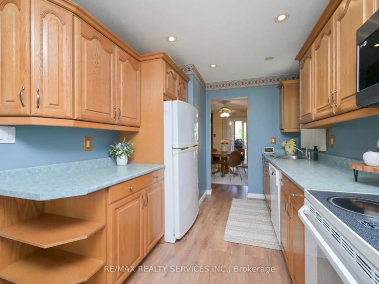 2 Lindridge Avenue, Brampton, ON, L6S 3W9 - 7