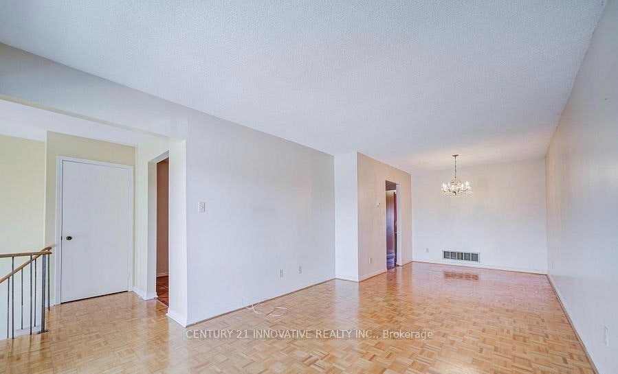 9 Capstan Court, Toronto, ON, M3L 2M9 - 4