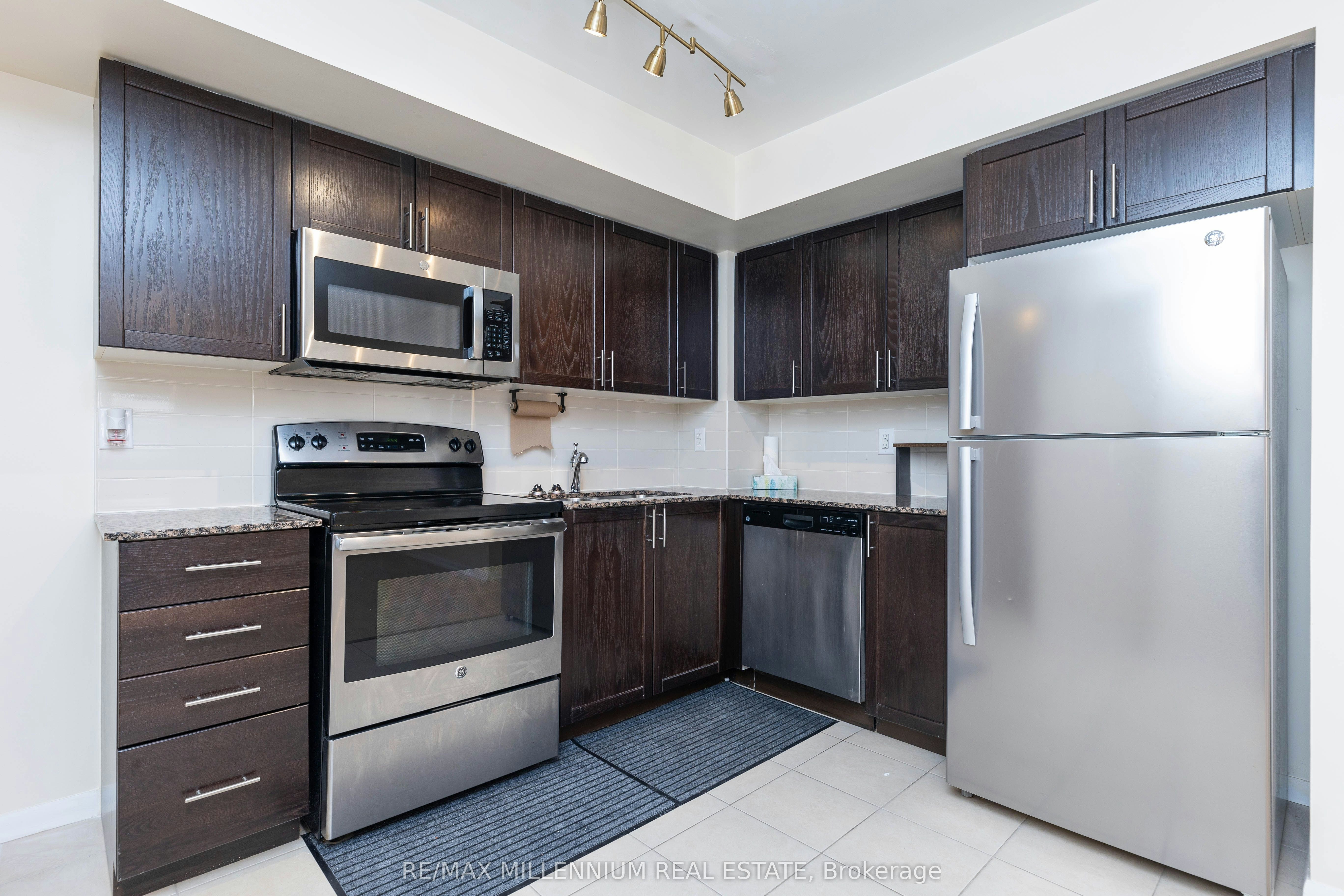 334-830 Lawrence Avenue, Toronto, ON, M6A 0B6 - 10