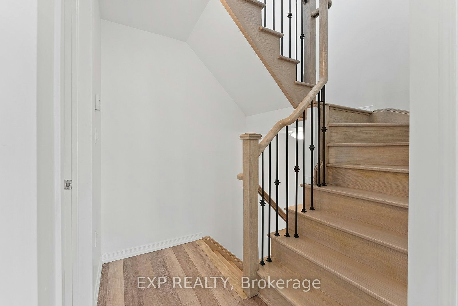 64-28 Fieldway Road, Toronto, ON, M8Z 0E3 - 24