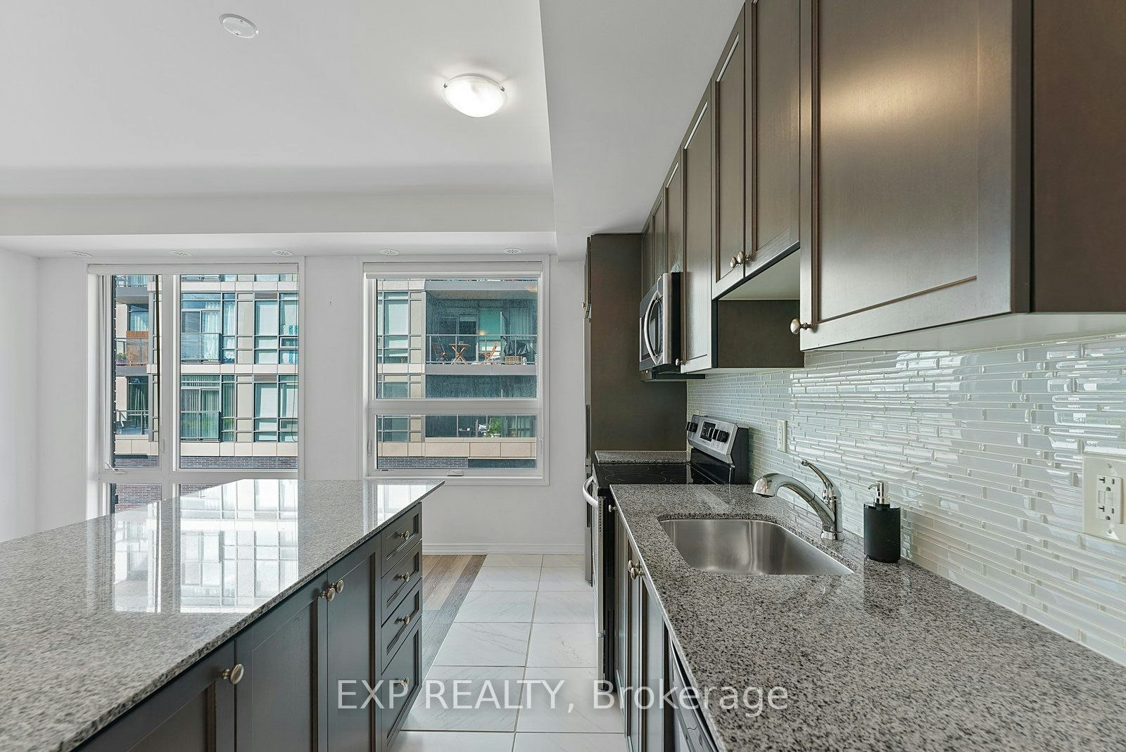 64-28 Fieldway Road, Toronto, ON, M8Z 0E3 - 3