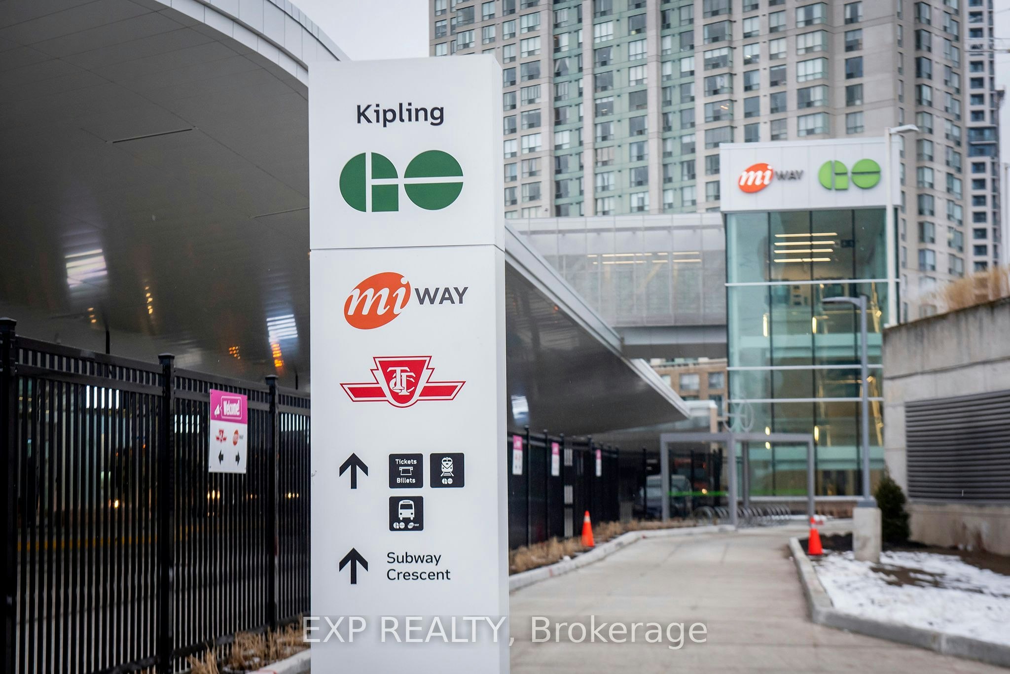 64-28 Fieldway Road, Toronto, ON, M8Z 0E3 - 32