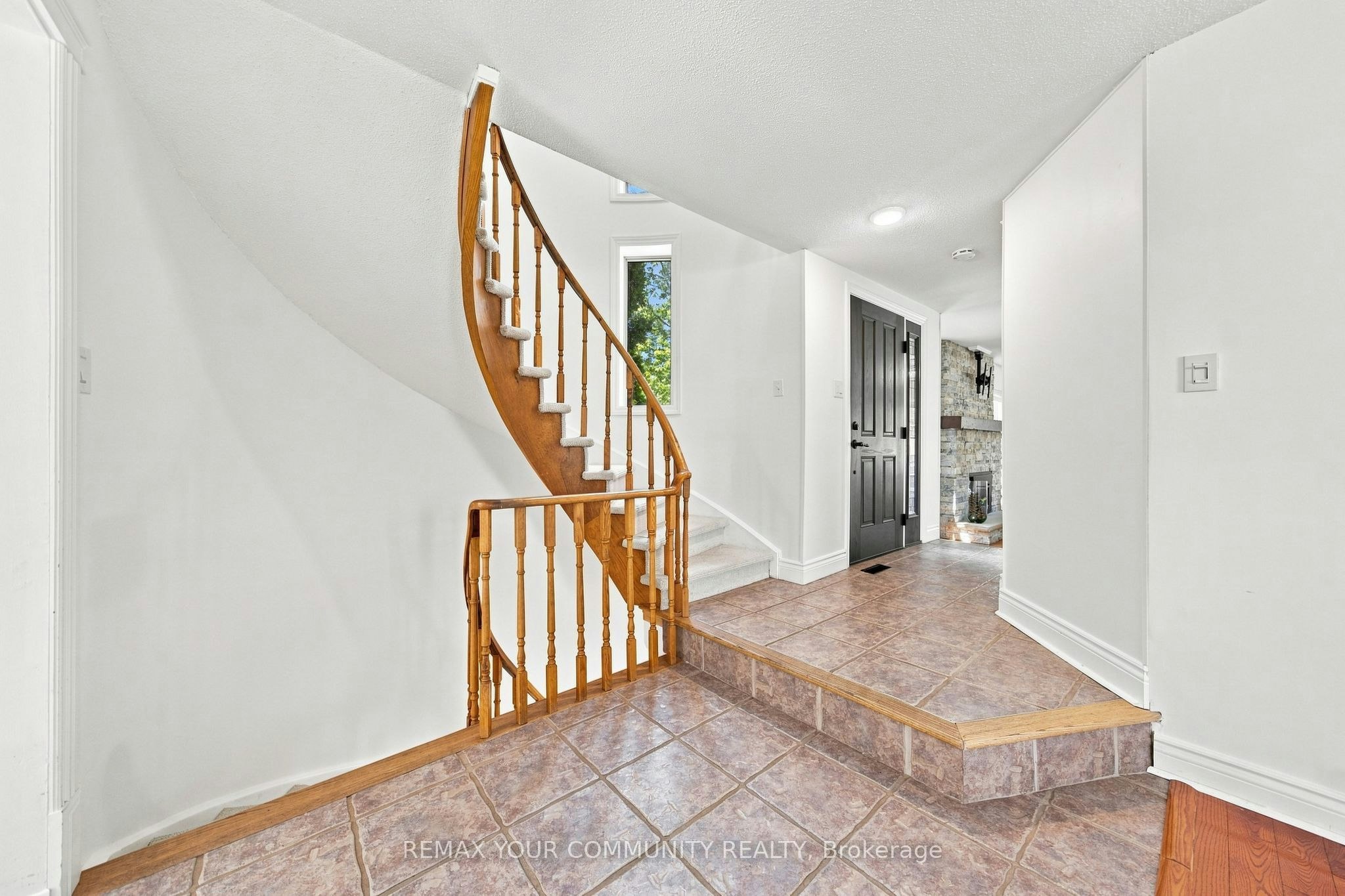 1544 Greenbriar Drive, Oakville, ON, L6M 1Y5 - 4