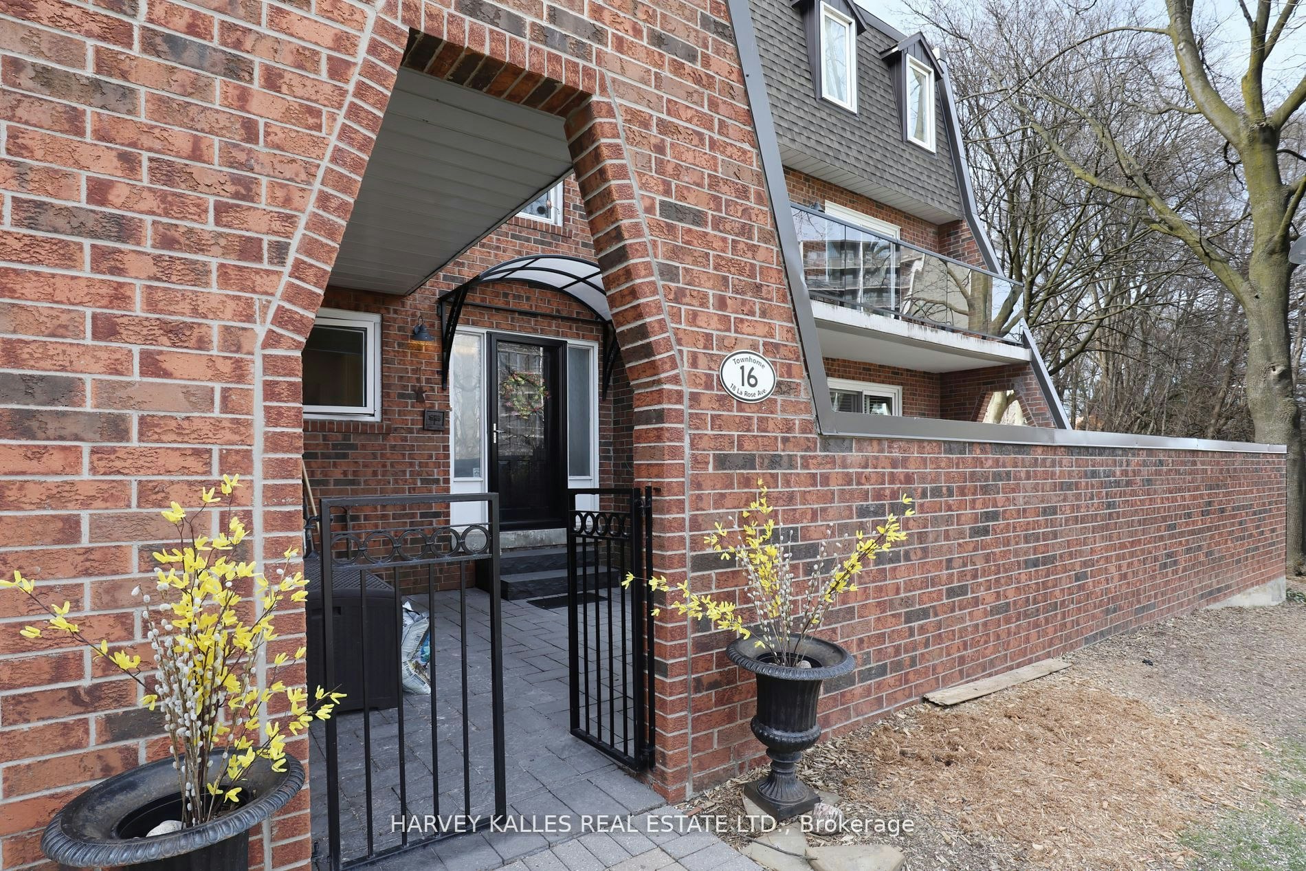 TH16-18 La Rose Avenue, Toronto, ON, M9P 1A5 - 2