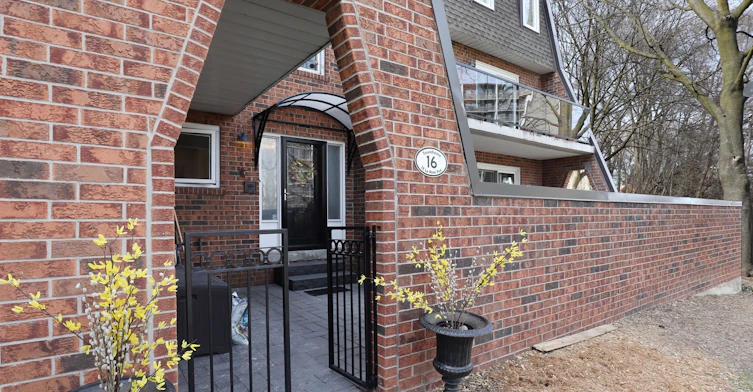 TH16-18 La Rose Avenue, Toronto, ON, M9P 1A5 - 2