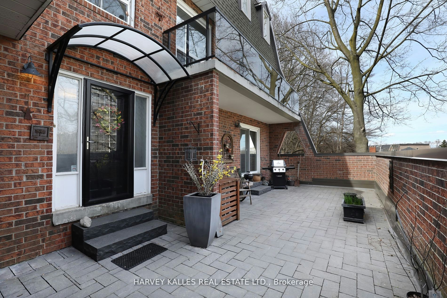 TH16-18 La Rose Avenue, Toronto, ON, M9P 1A5