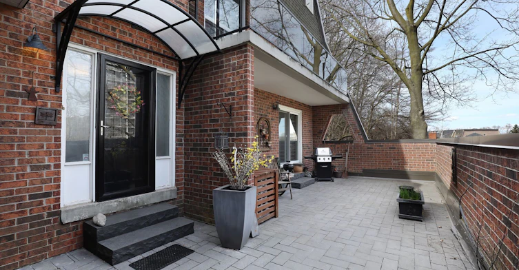 TH16-18 La Rose Avenue, Toronto, ON, M9P 1A5