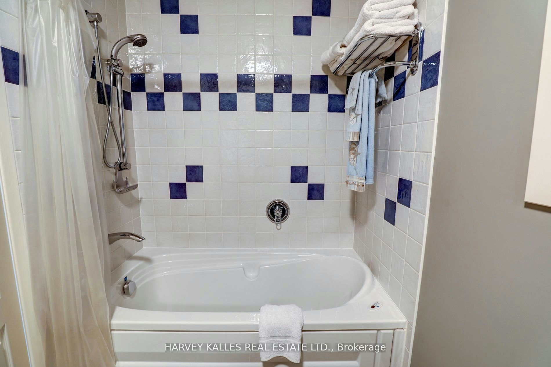 TH16-18 La Rose Avenue, Toronto, ON, M9P 1A5 - 23