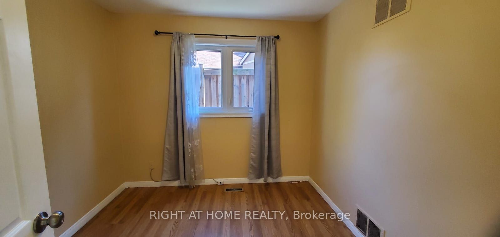 2406 Poplar Crescent, Mississauga, ON, L5J 4H3 - 24