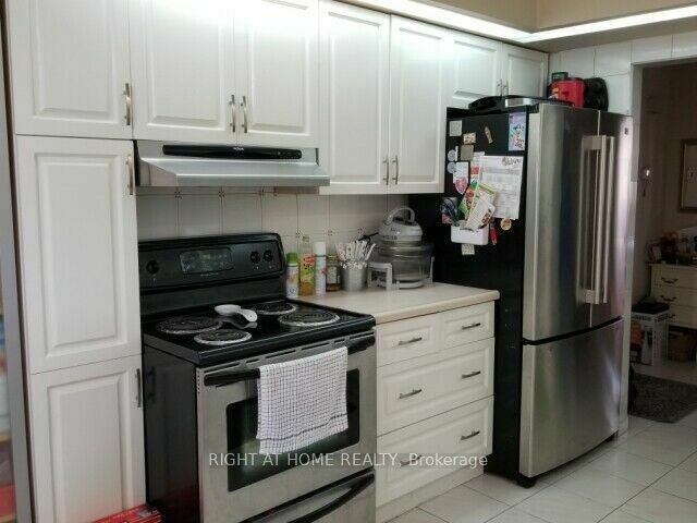 2406 Poplar Crescent, Mississauga, ON, L5J 4H3 - 7