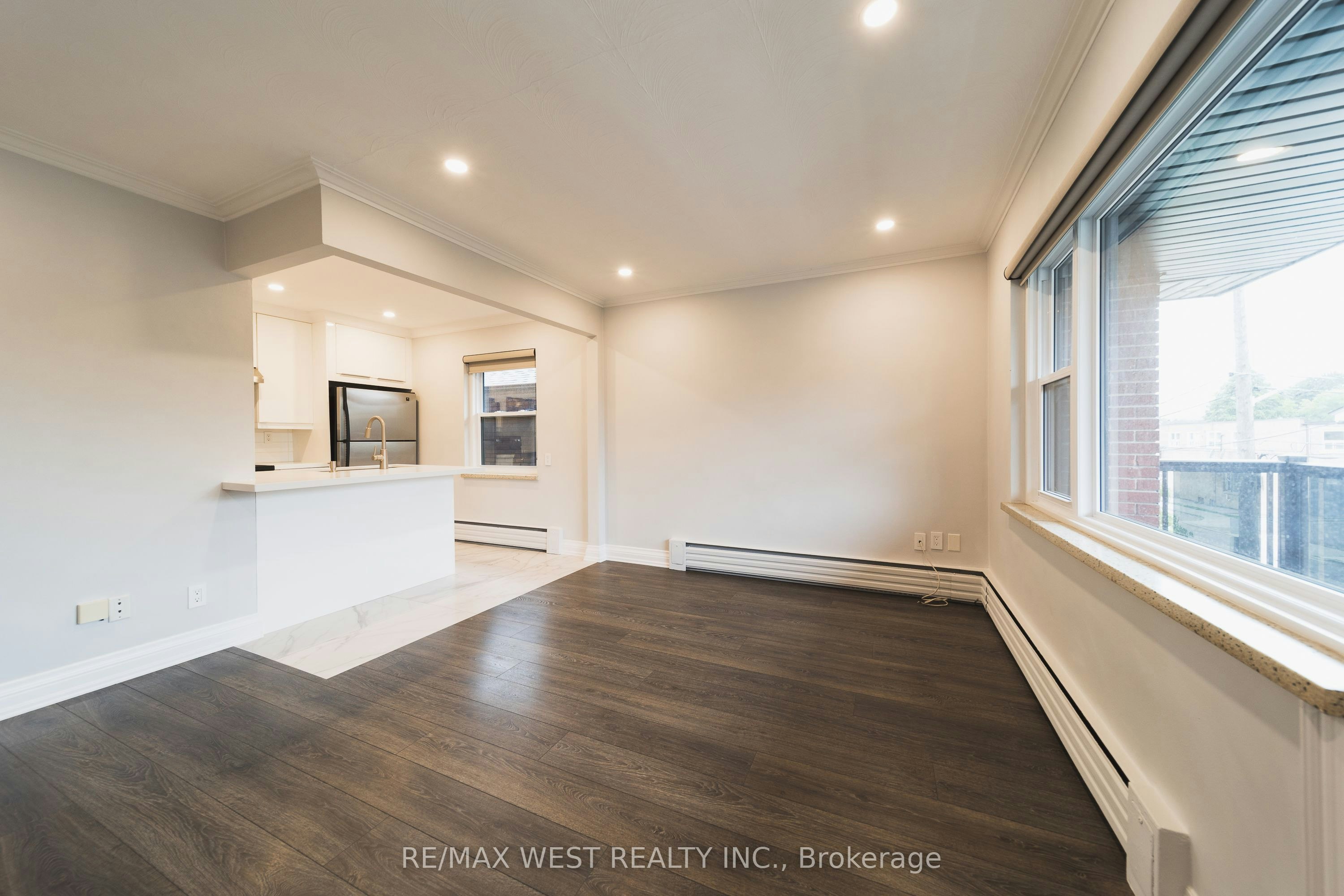 7-237 Melrose Street, Toronto, ON, M8Y 1B8 - 7