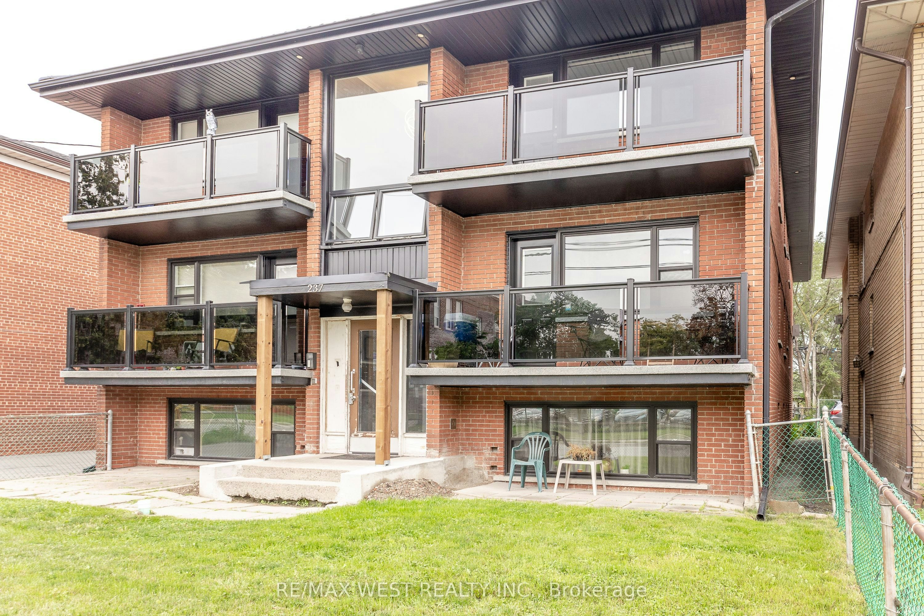 7-237 Melrose Street, Toronto, ON, M8Y 1B8 - 18