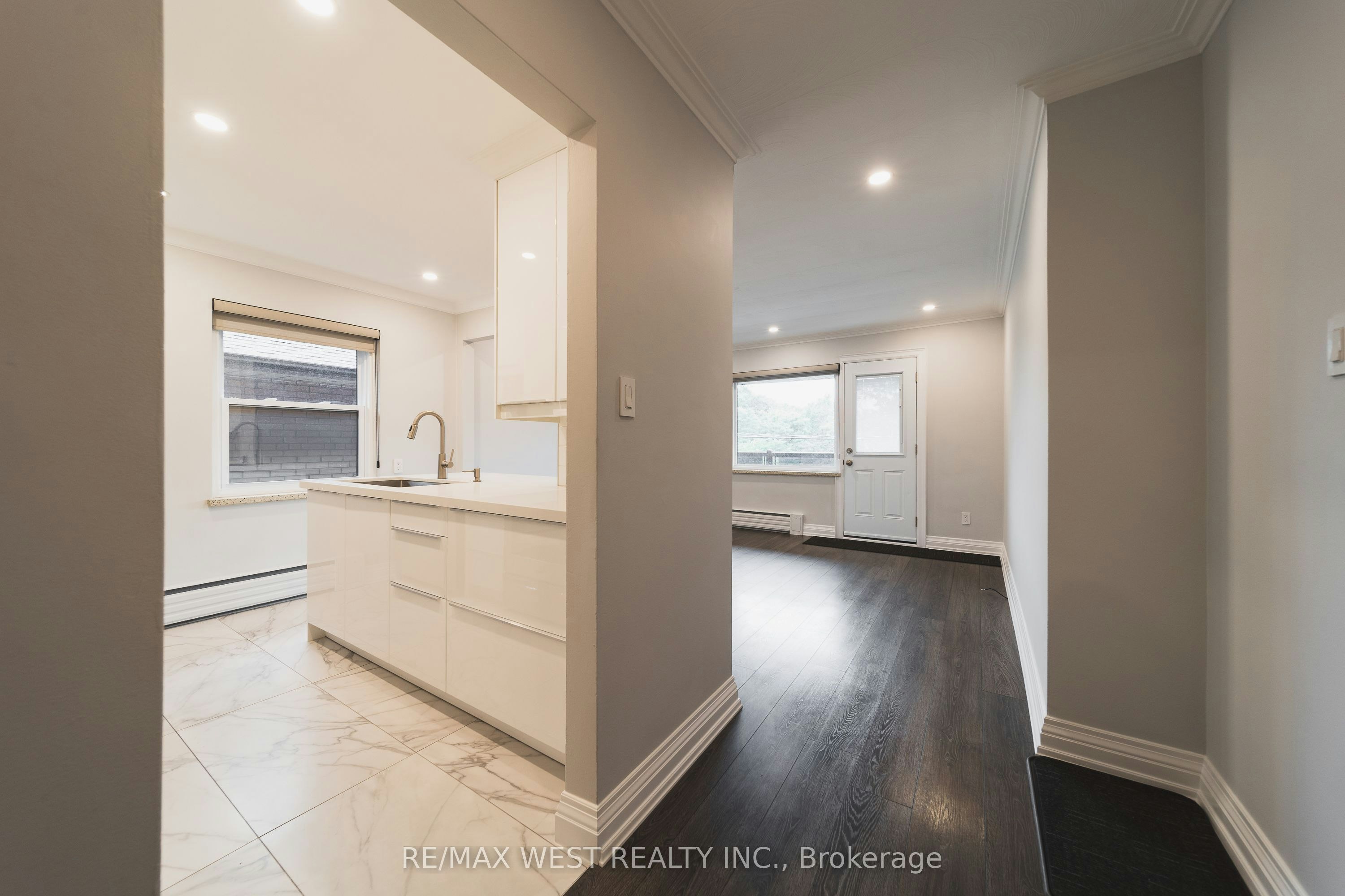 7-237 Melrose Street, Toronto, ON, M8Y 1B8 - 9