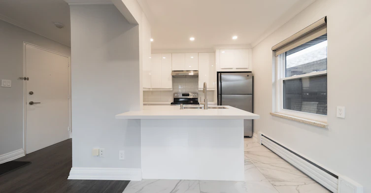 7-237 Melrose Street, Toronto, ON, M8Y 1B8