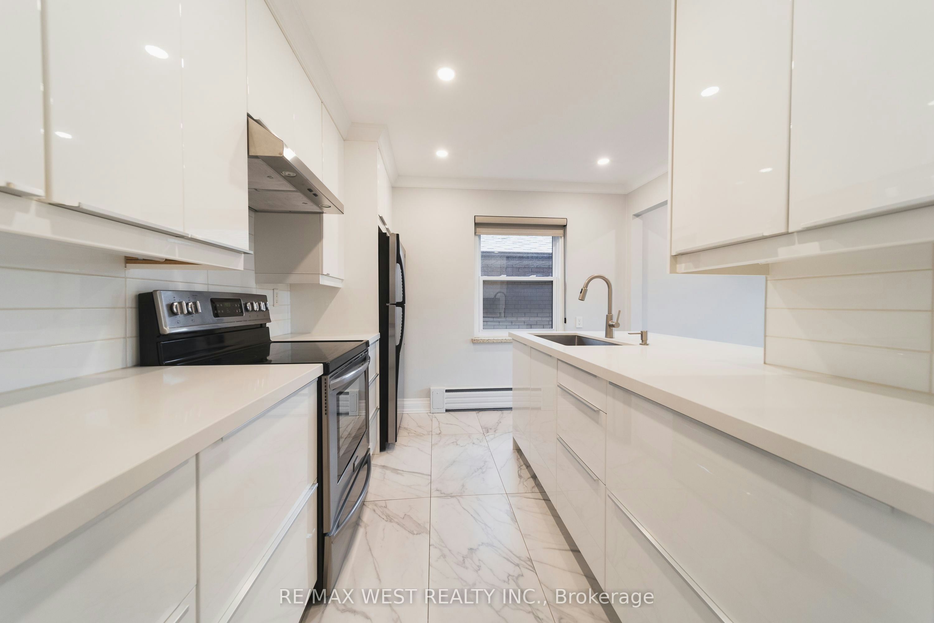 7-237 Melrose Street, Toronto, ON, M8Y 1B8 - 8