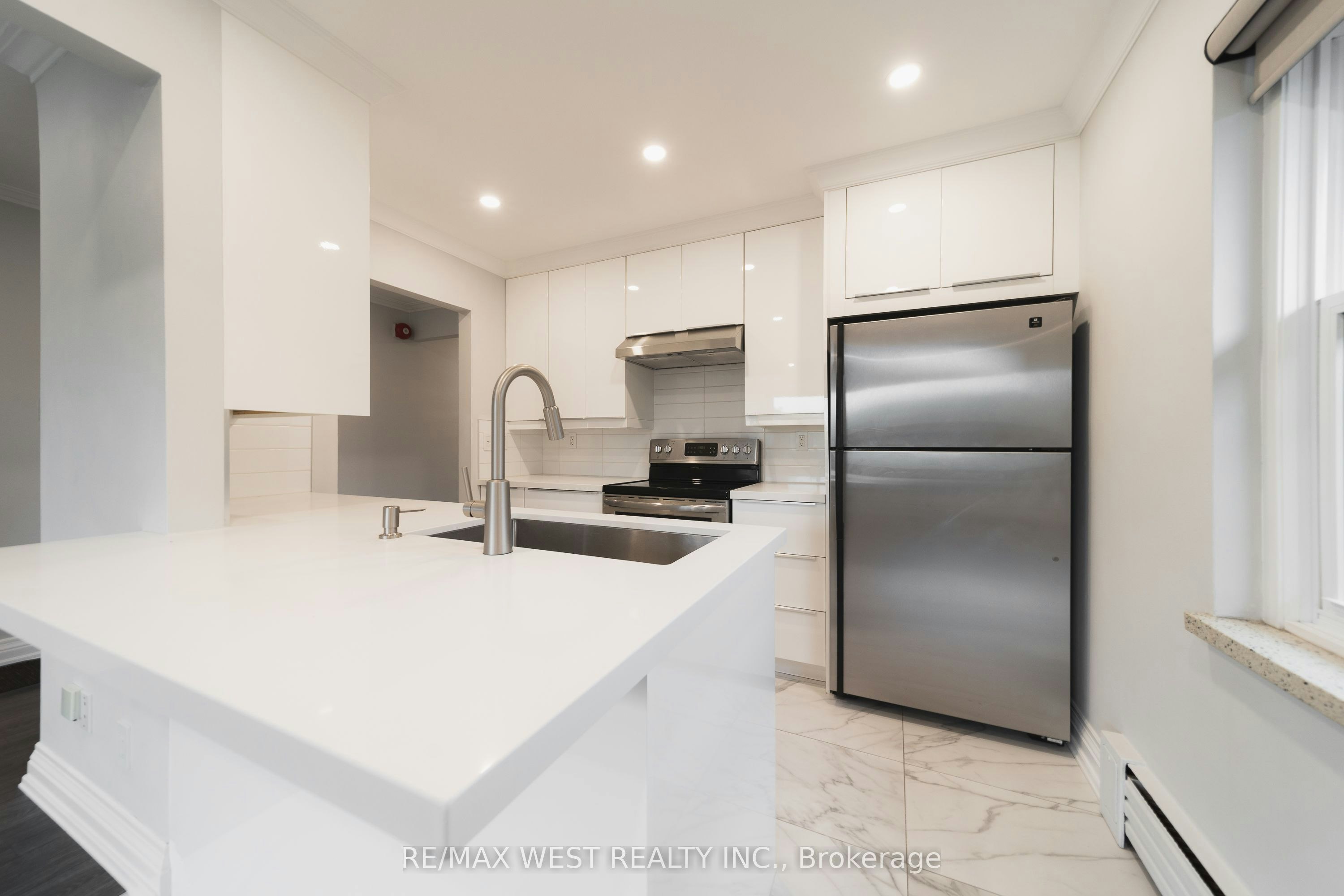 7-237 Melrose Street, Toronto, ON, M8Y 1B8 - 3