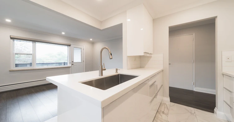 7-237 Melrose Street, Toronto, ON, M8Y 1B8 - 2