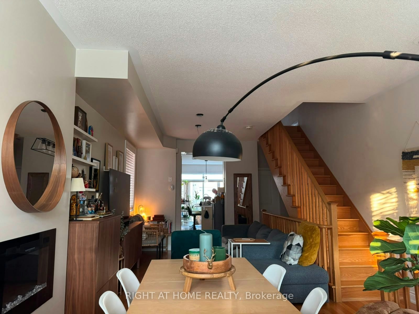 31 Edward Horton Crescent, Toronto, ON, M8Z 0E7 - 8