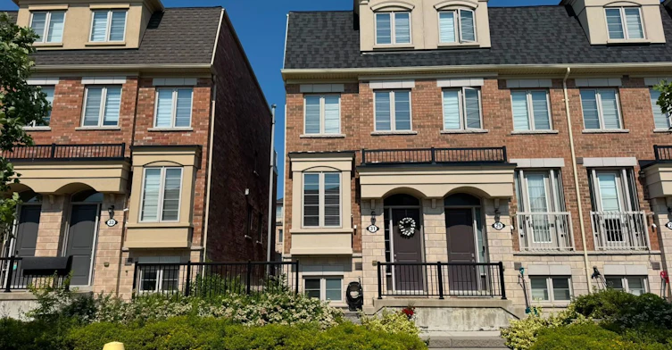 31 Edward Horton Crescent, Toronto, ON, M8Z 0E7