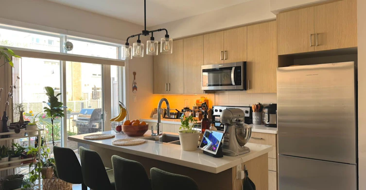 31 Edward Horton Crescent, Toronto, ON, M8Z 0E7 - 2