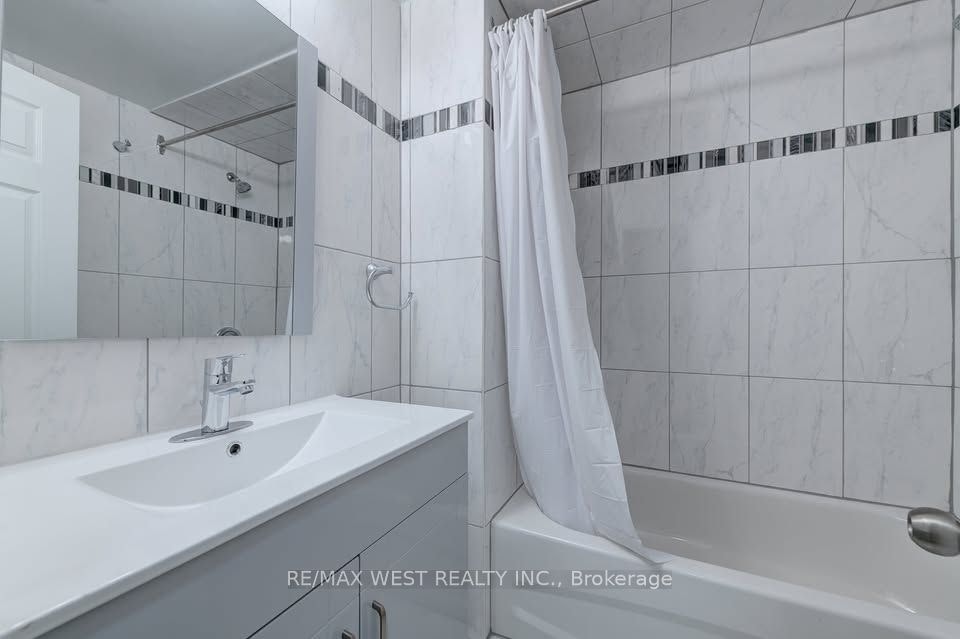Main Lvl-16 Hasbrooke Drive, Toronto, ON, M9L 1A1 - 16