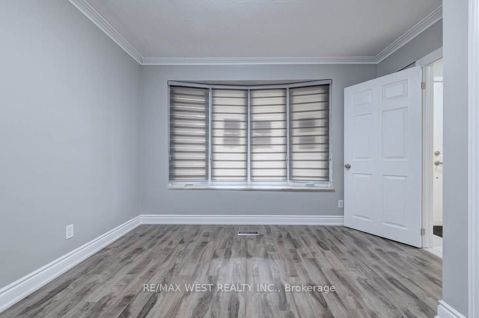 Main Lvl-16 Hasbrooke Drive, Toronto, ON, M9L 1A1 - 9