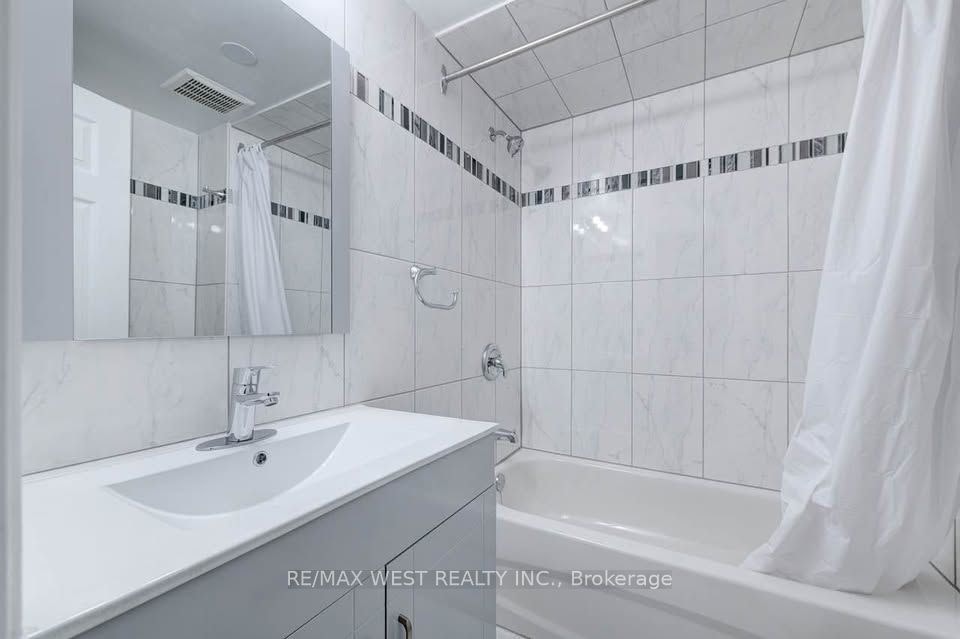 Main Lvl-16 Hasbrooke Drive, Toronto, ON, M9L 1A1 - 17