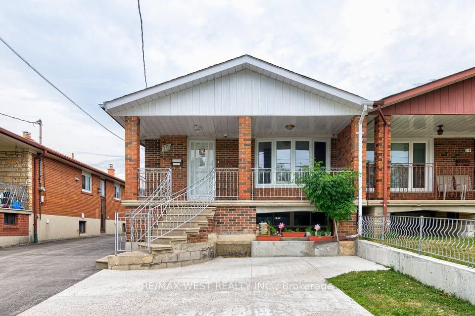 Main Lvl-16 Hasbrooke Drive, Toronto, ON, M9L 1A1 - 3