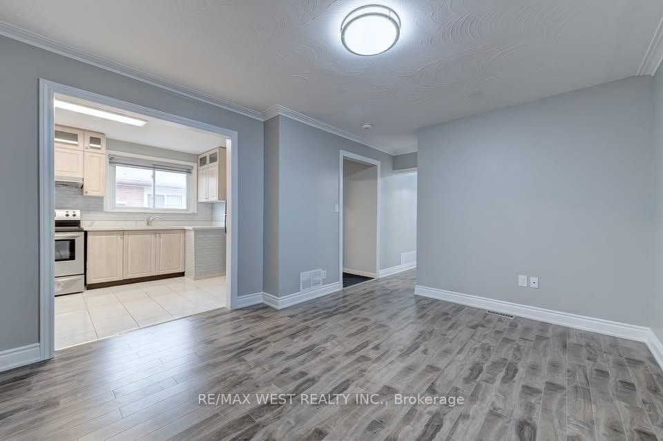Main Lvl-16 Hasbrooke Drive, Toronto, ON, M9L 1A1 - 4