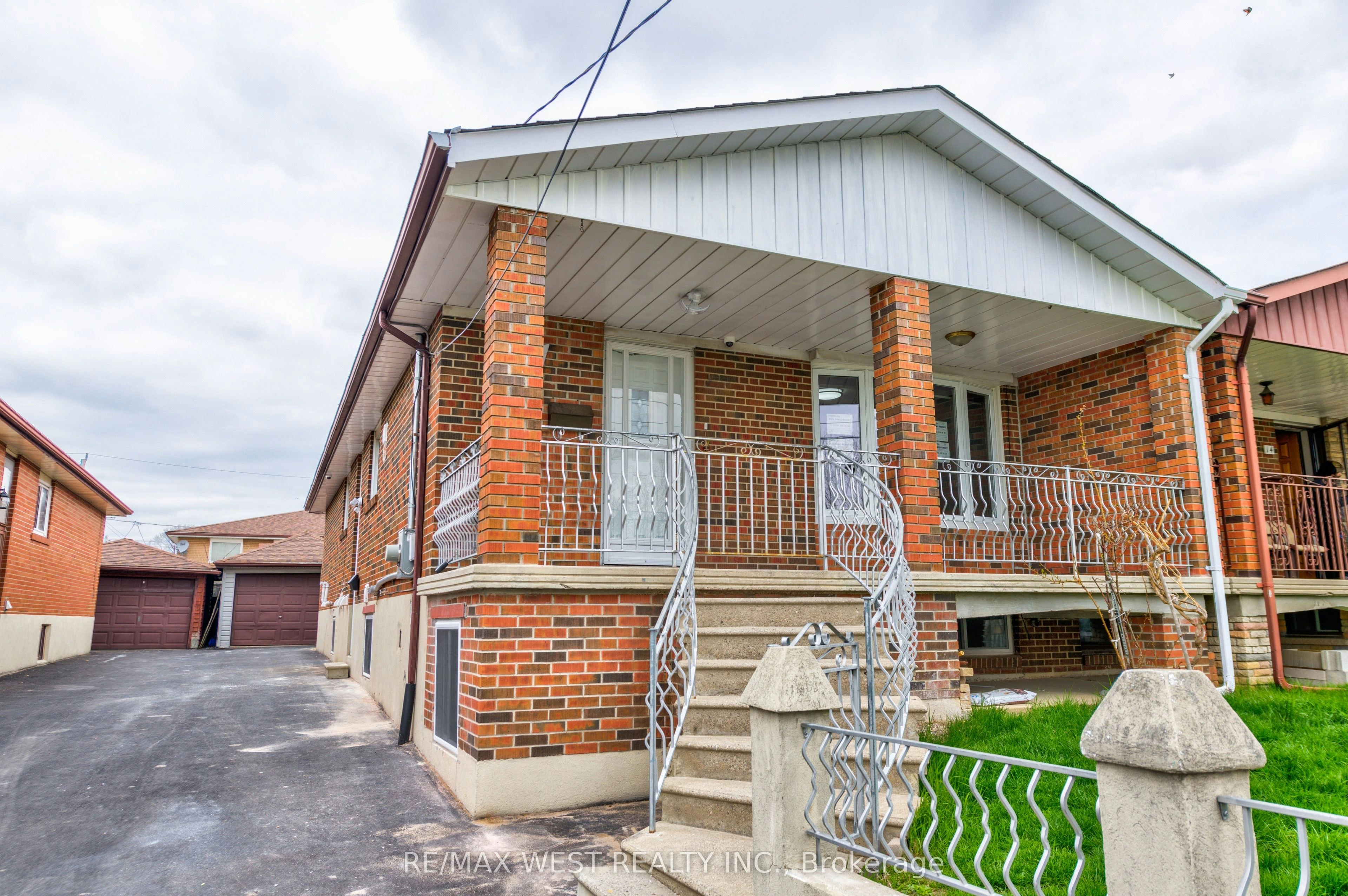 Main Lvl-16 Hasbrooke Drive, Toronto, ON, M9L 1A1 - 2