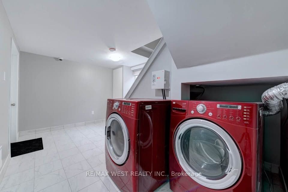 Main Lvl-16 Hasbrooke Drive, Toronto, ON, M9L 1A1 - 18