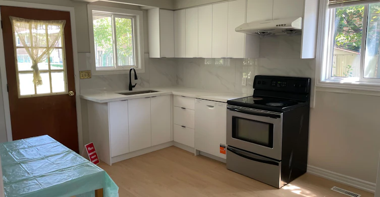 1245 Shamir Crescent, Mississauga, ON, L5C 1L2 - 2