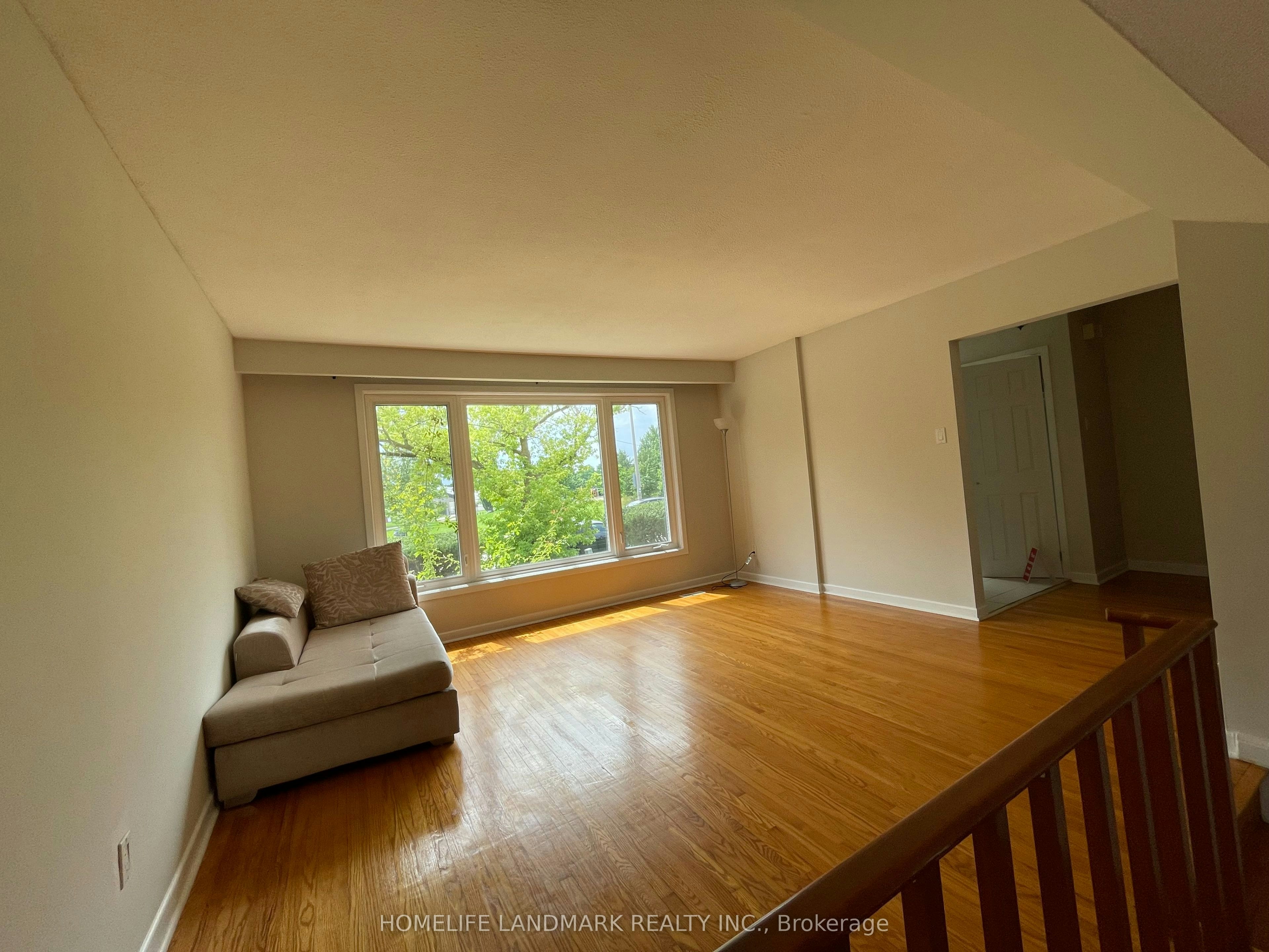 1245 Shamir Crescent, Mississauga, ON, L5C 1L2 - 4