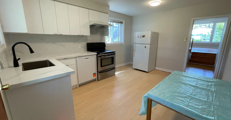 1245 Shamir Crescent, Mississauga, ON, L5C 1L2 - 3