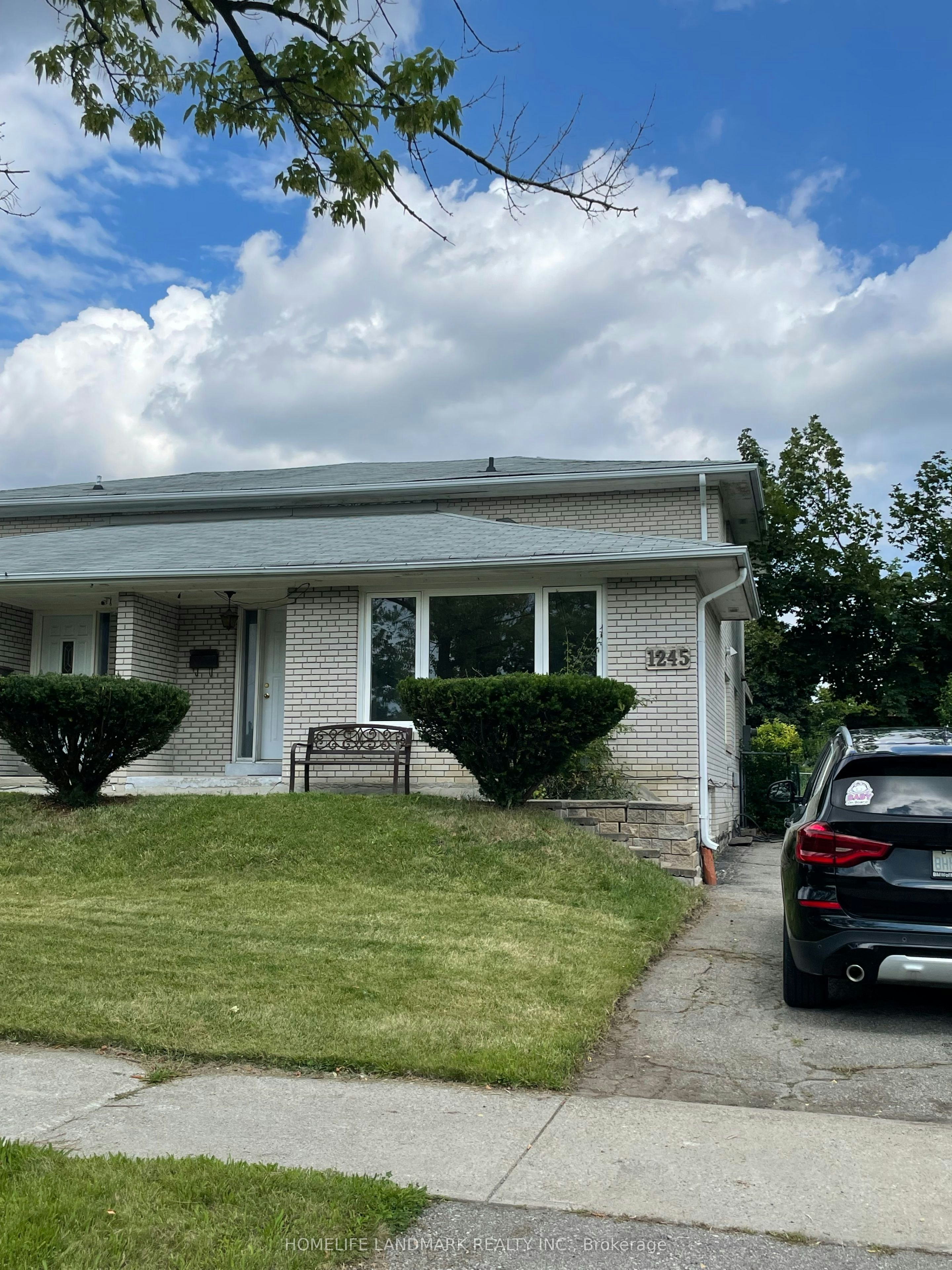 1245 Shamir Crescent, Mississauga, ON, L5C 1L2